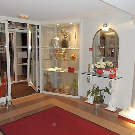 圣杰尼斯拉瓦尔皮埃尔贝尼特里昂南酒店 皮埃尔奔奈
